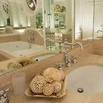 A Vous Notre Maison Bed & Breakfast *