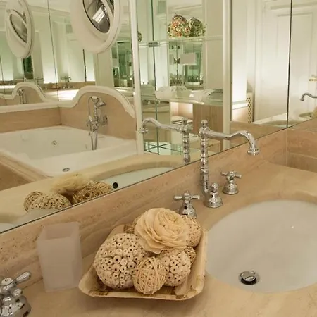 A Vous Notre Maison Bed & Breakfast *