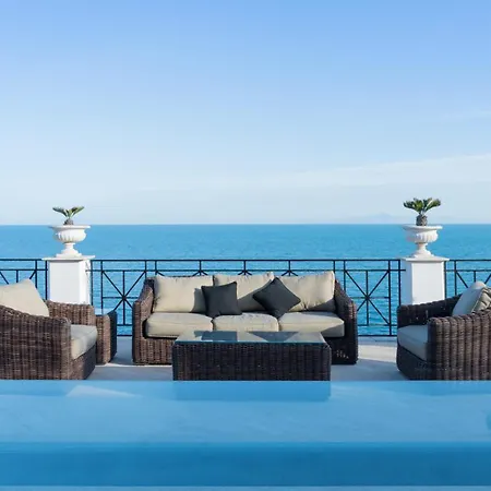 A Vous Notre Maison Bed & Breakfast *