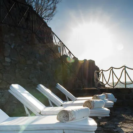 A Vous Notre Maison Bed & Breakfast *